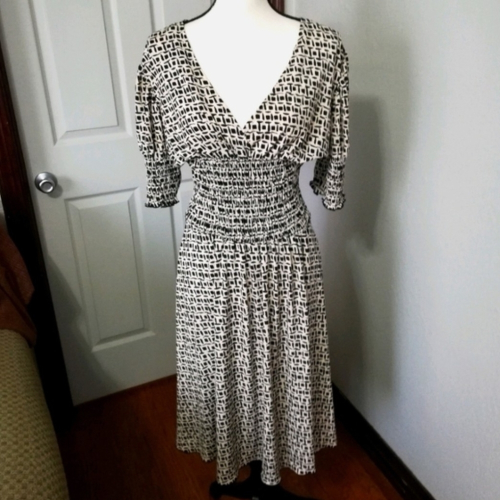 Gorgeous 😍 Black & Beige Patterned dress